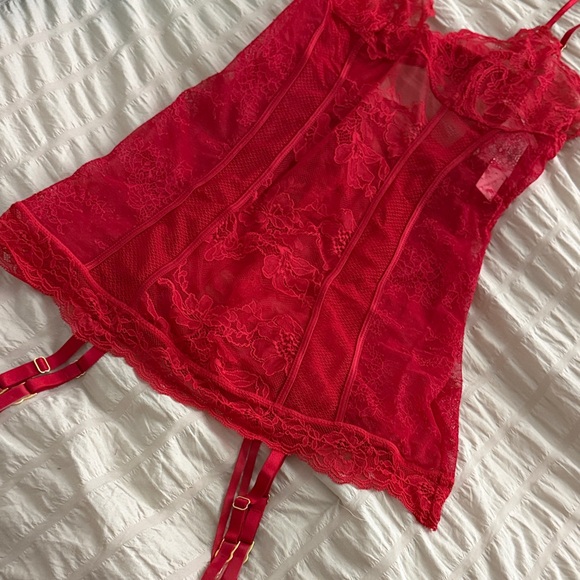 ** Victoria’s Secret ** Elegant Red Lace Lingerie Set adjustable with garter - M - Picture 3 of 13